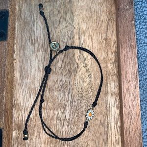 pura vida bracelet with daisy charm